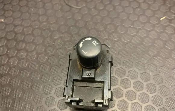Nissan X-Trail T31 Wing mirror switch