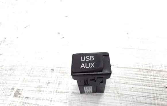 Lexus CT 200H USB socket connector 8619048030