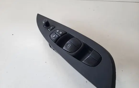 Nissan Pulsar Other switches/knobs/shifts 809613ZL0A