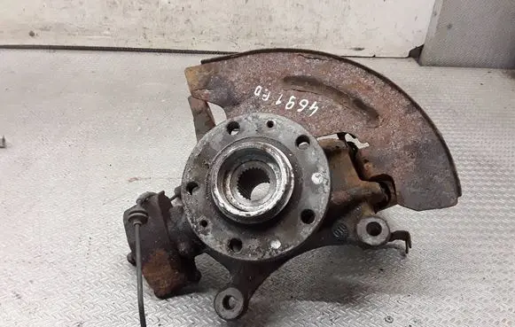 Peugeot 607 Front wheel hub spindle knuckle
