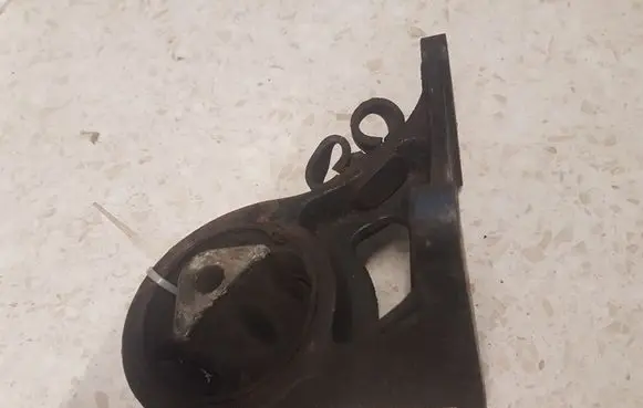 Jeep Grand Cherokee (WJ) Engine mount bracket 52059051