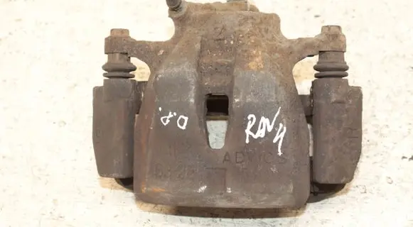 Toyota RAV 4 (XA40) Front brake caliper