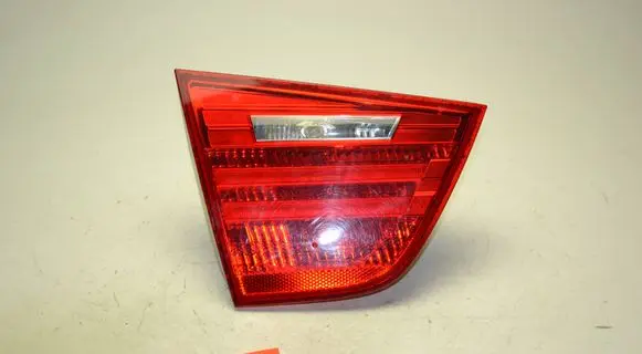 Tailgate rear/tail lights