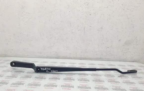 Front wiper blade arm