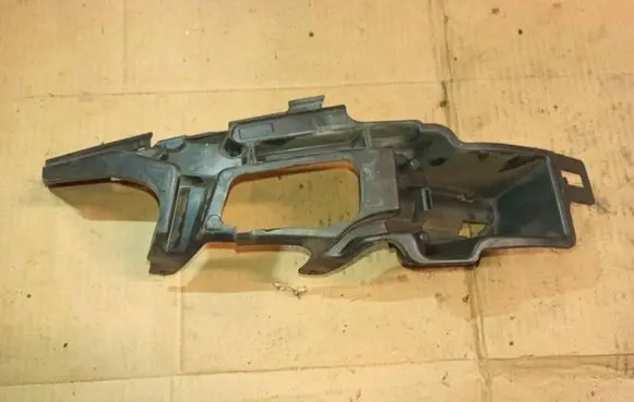 Front bumper mounting bracket