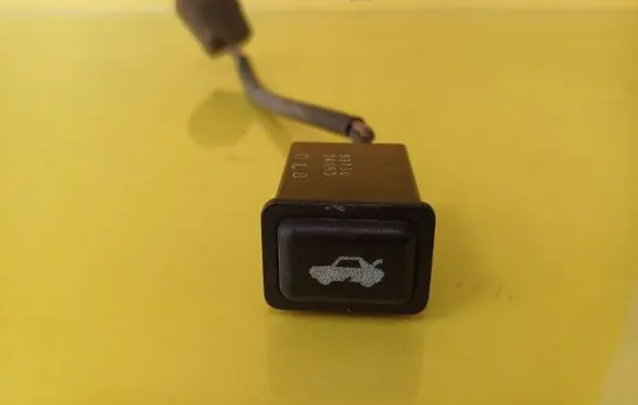 Hyundai Pony Tailgate opening switch 9375024050