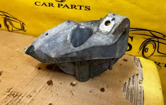 Cadillac Escalade Engine mounting bracket 23371026 85154837