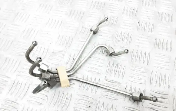 Volvo V50 Fuel injector supply line/pipe 