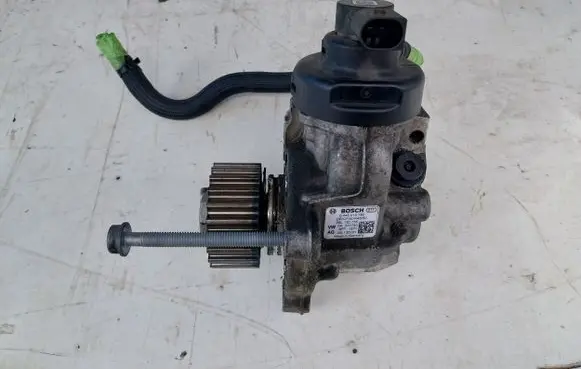 Skoda Octavia Mk4 Fuel injection high pressure pump 05L130755