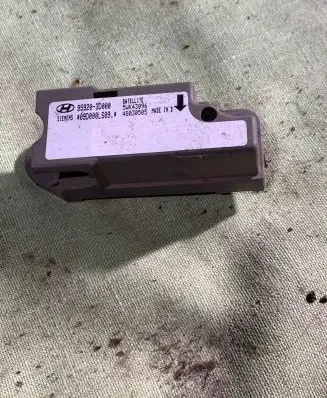 Hyundai Sonata Airbag deployment crash/impact sensor 959203D000 09D000LS09