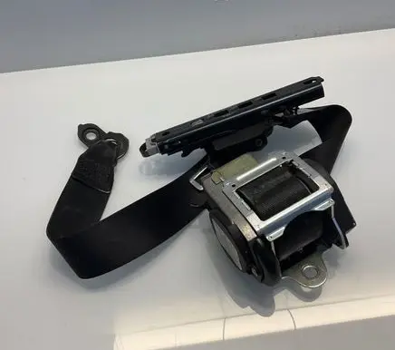 Mercedes-Benz CLS C219 Front seatbelt 2118608085 040418 A2118608085
