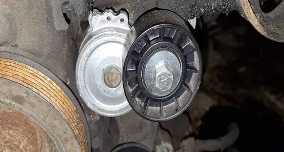 Citroen Xsara Picasso Generator/alternator belt tensioner 