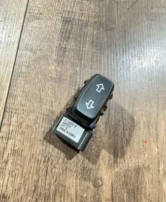 Opel Insignia B Seat control switch 13282592 1577B1 SANPD5121A