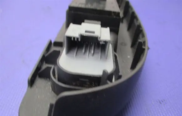 Volkswagen PASSAT B6 Electric window control switch