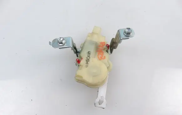 Toyota Yaris Fuel tank cap lock 