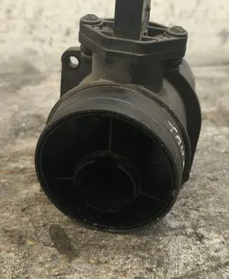 Volkswagen Touran I Mass air flow meter 0281002461 074906461B