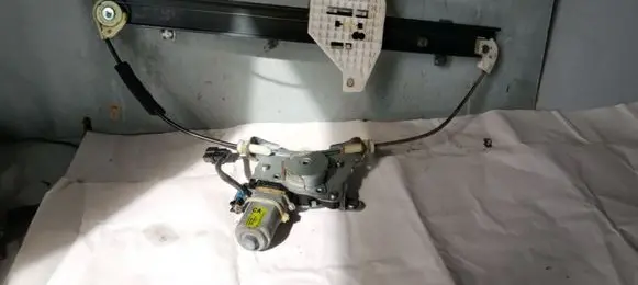 Chevrolet Captiva Rear door window regulator motor