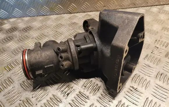 Mercedes-Benz C W204 Engine mounting bracket 6462230604