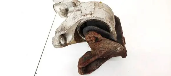 Honda FR-V Engine mount bracket