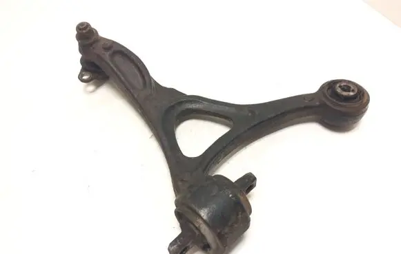Volvo XC90 Front lower control arm/wishbone 8646613