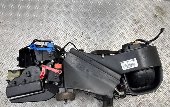 Volkswagen PASSAT B5.5 Interior heater climate box assembly 8D1820005P 741130280F 0337153