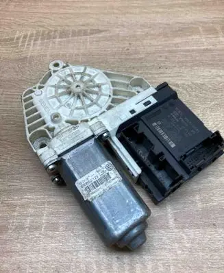 Volkswagen PASSAT B6 Front door window regulator motor 1K0959792N 1K0959702AC