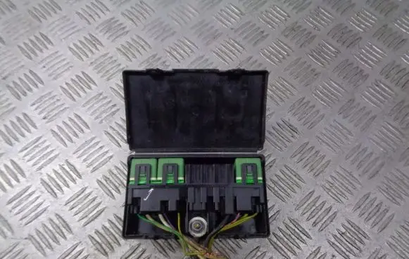 Citroen C4 I Fuse box cover