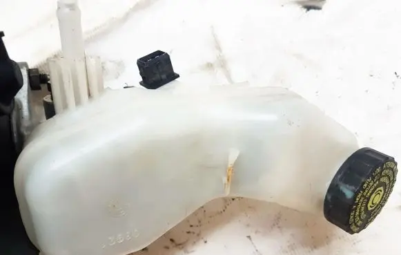 Toyota Avensis T270 Master brake cylinder