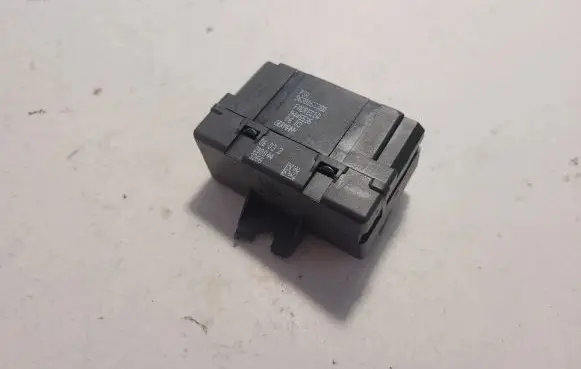 Peugeot 607 Seat heating relay 9638053380 200044 9445536