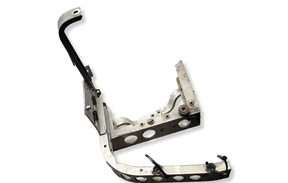 Audi A8 S8 D2 4D Fender mounting bracket 4D0821138AE 4D0821138AF