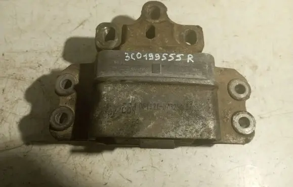 Volkswagen PASSAT B6 Engine mount bracket 3C0199555R