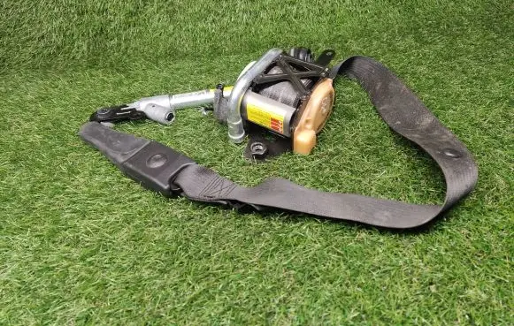 Opel Insignia A Front seatbelt 13303849