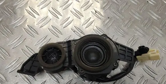 Toyota Avensis T270 Panel speaker 8616005170