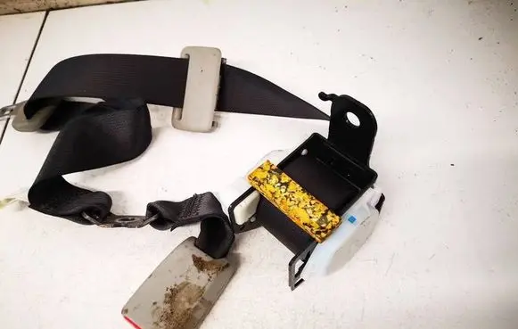 Lexus IS 220D-250-350 Middle seatbelt (rear) TKAF0EF702