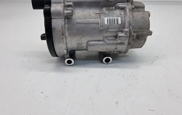 Toyota RAV 4 (XA50) Air conditioning (A/C) compressor (pump) 0424000171 ESB27C