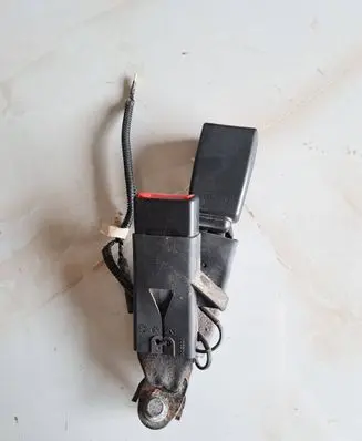 Toyota Avensis T270 Rear seatbelt buckle 6093090 6093109