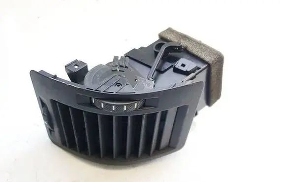 Skoda Octavia Mk2 (1Z) Dashboard side air vent grill/cover trim 1z0819702