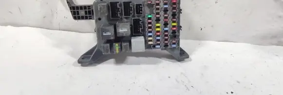 Ford Mondeo Mk III Fuse module 4S7T14A073AB 1372046