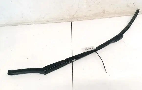 Volkswagen Golf V Front wiper blade arm