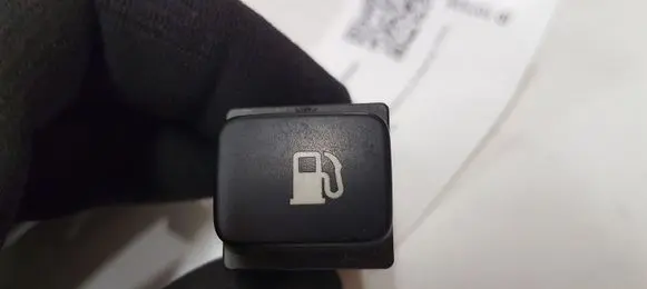 Citroen C4 Grand Picasso Fuel tank opening switch 96530658XT