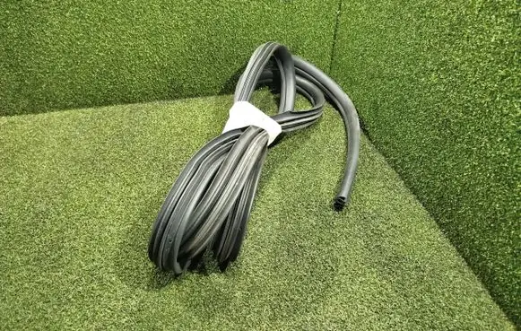 Nissan NV300 Front door rubber seal 