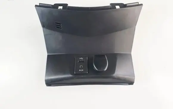 Nissan X-Trail T32 AUX in-socket connector 
