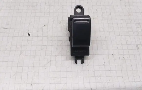 Nissan Primera Electric window control switch 25411AV600 C8DD705N