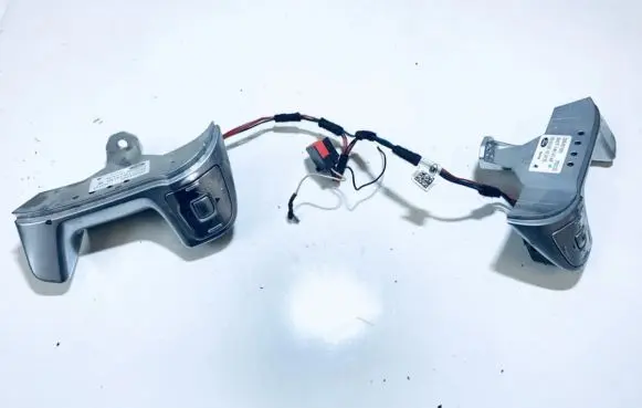 Steering wheel buttons/switches