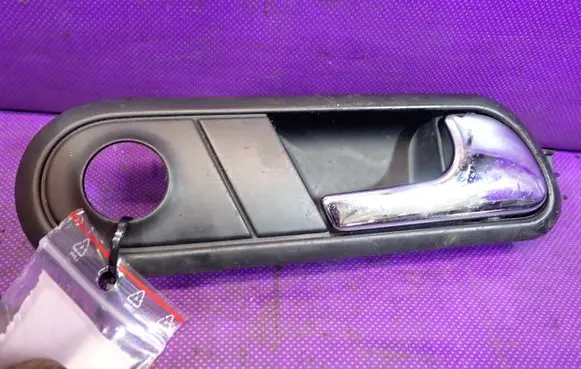 Seat Cordoba (6L) Front door interior handle 6L0837114