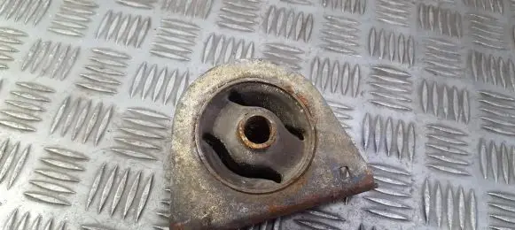 Engine mount bracket
