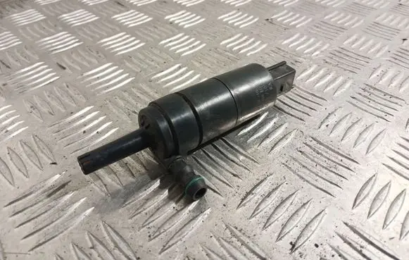 Volkswagen PASSAT B6 Headlight washer pump 3B7955681