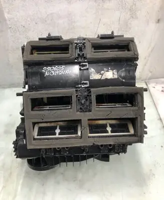 Nissan Qashqai J12 Interior heater climate box assembly housing 
