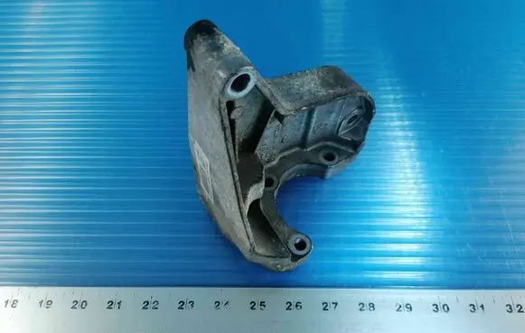 BMW 3 E90 E91 Power steering pump mounting bracket 7794455 120868
