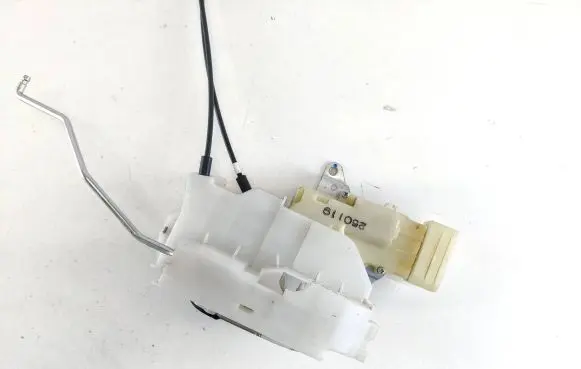 Isuzu D-Max Front door lock 8982317672